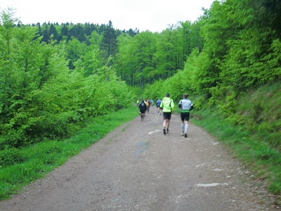 km28